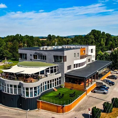 Hotel Kristaly Konferencia & Wellness Ajka Екстериор снимка