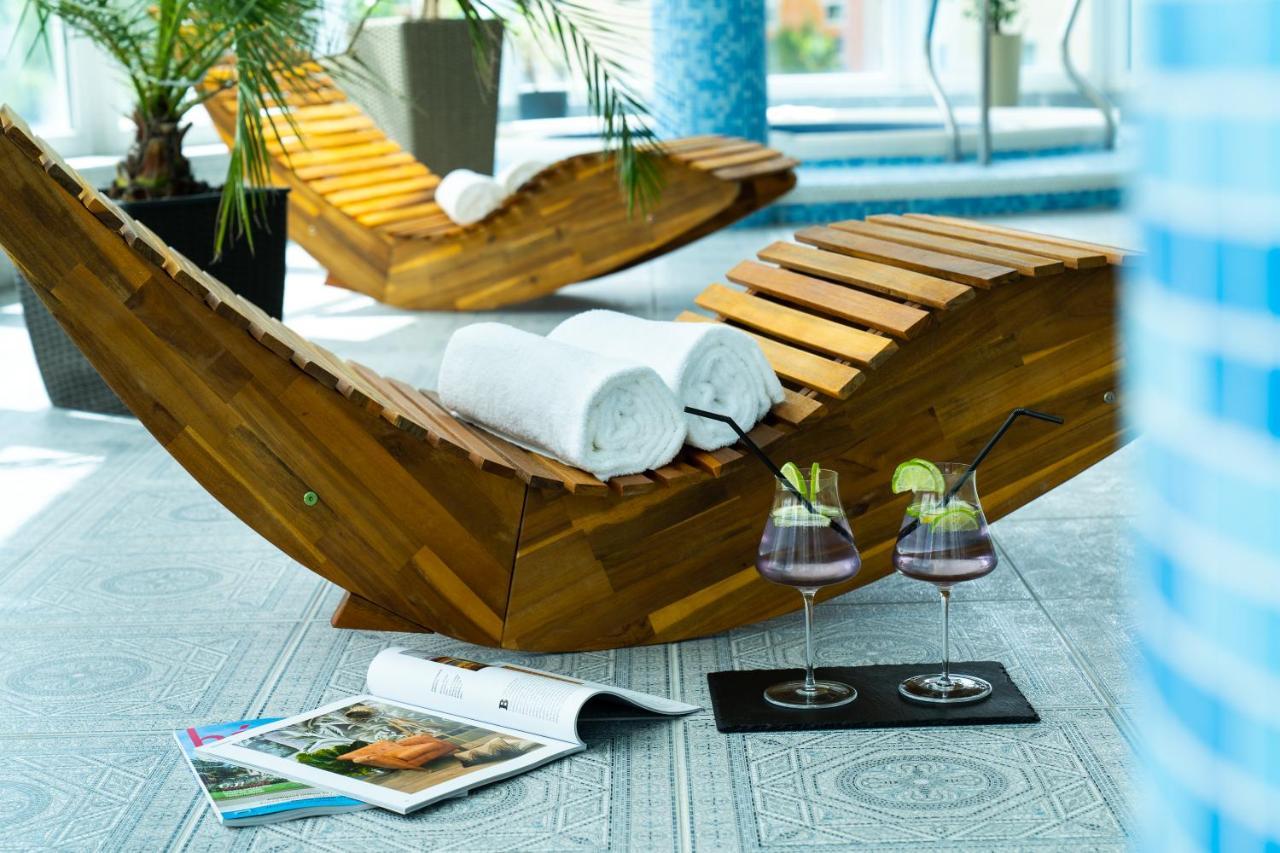Hotel Kristaly Konferencia & Wellness Ajka Екстериор снимка