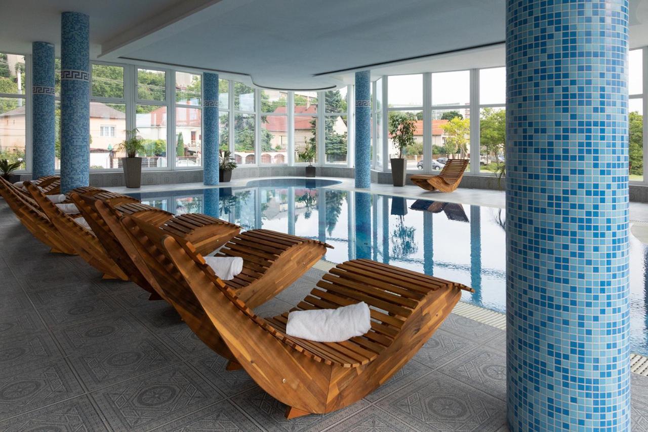 Hotel Kristaly Konferencia & Wellness Ajka Екстериор снимка