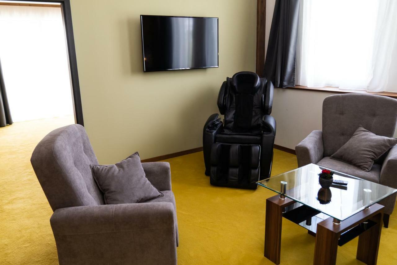 Hotel Kristaly Konferencia & Wellness Ajka Екстериор снимка