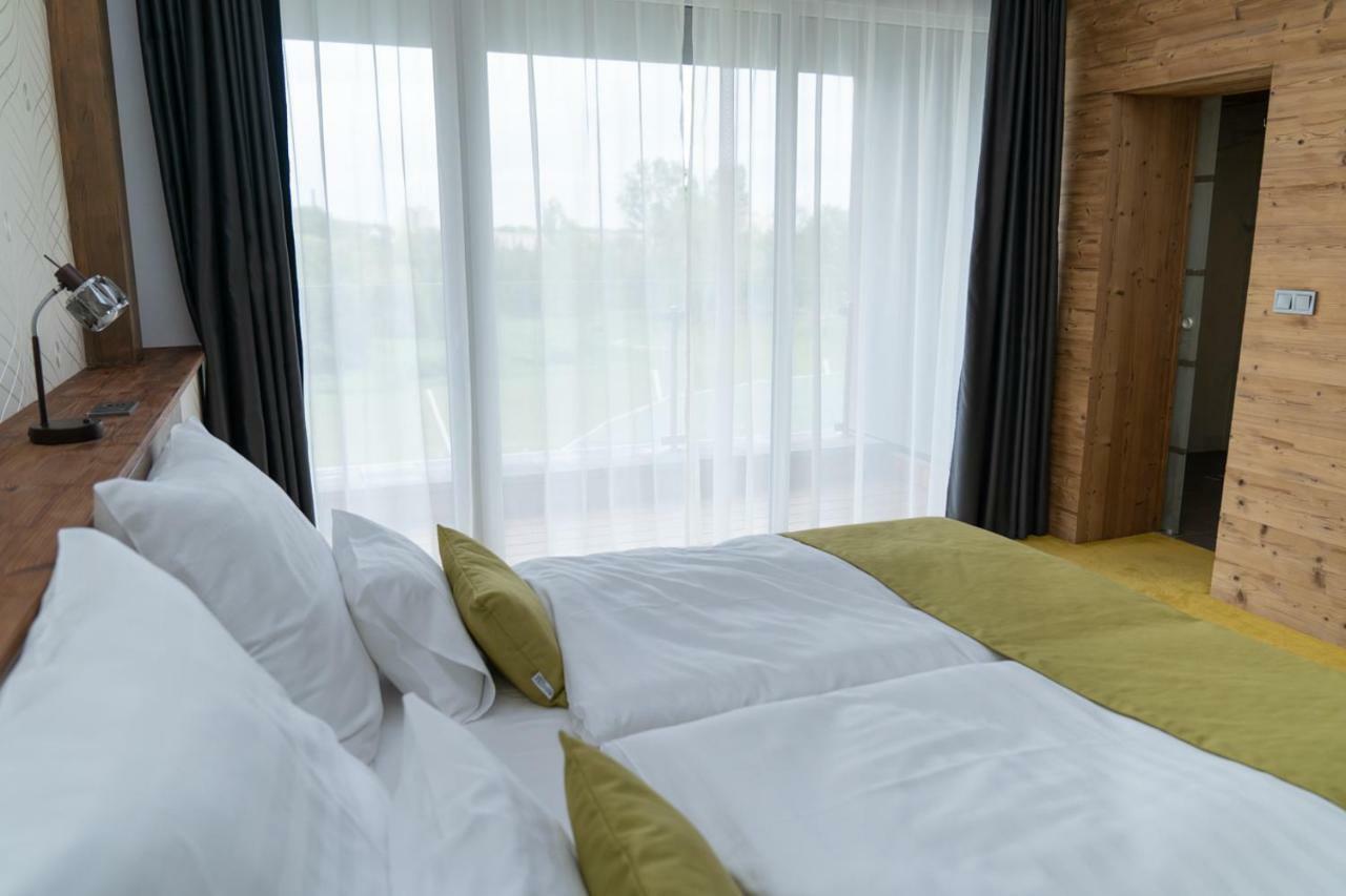 Hotel Kristaly Konferencia & Wellness Ajka Екстериор снимка